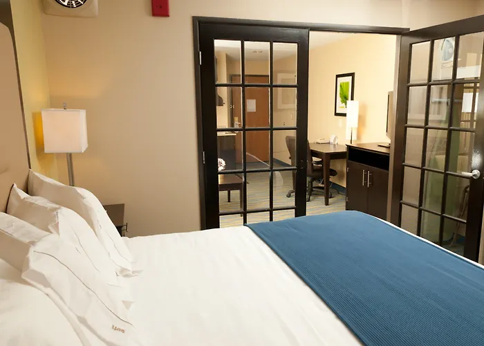 Hotel Express & Bloomington-normal Area By Ihg 3*