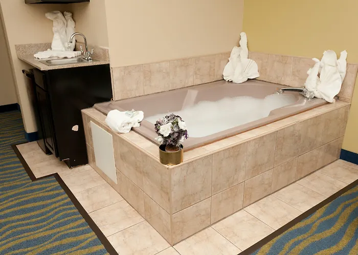 Hotel Express & Bloomington-normal Area By Ihg