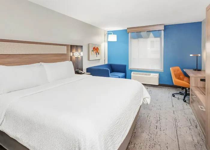 Express & Bloomington-normal Area By Ihg Hotel 3*