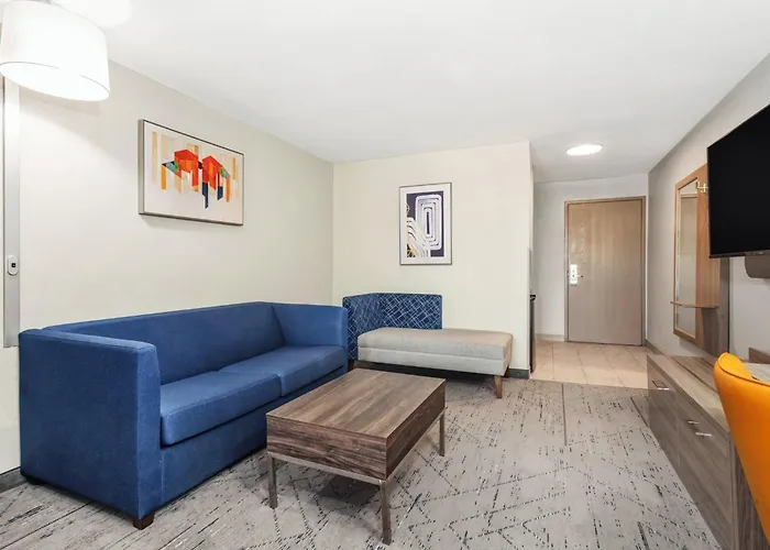 Hotel Express & Bloomington-normal Area By Ihg 3*