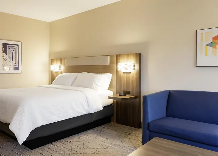 Express & Bloomington-normal Area By Ihg Hotel 3*
