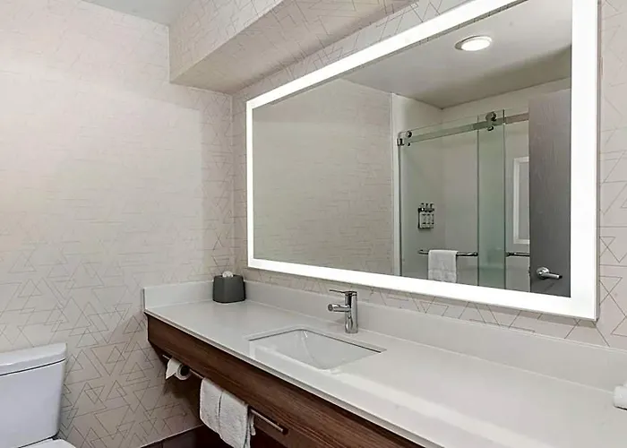 Express & Bloomington-normal Area By Ihg Hotel 3*