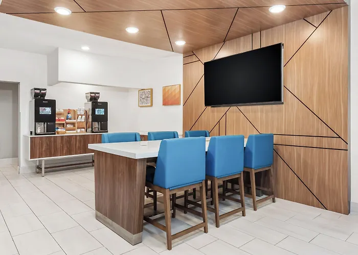 Hotel Express & Bloomington-normal Area By Ihg